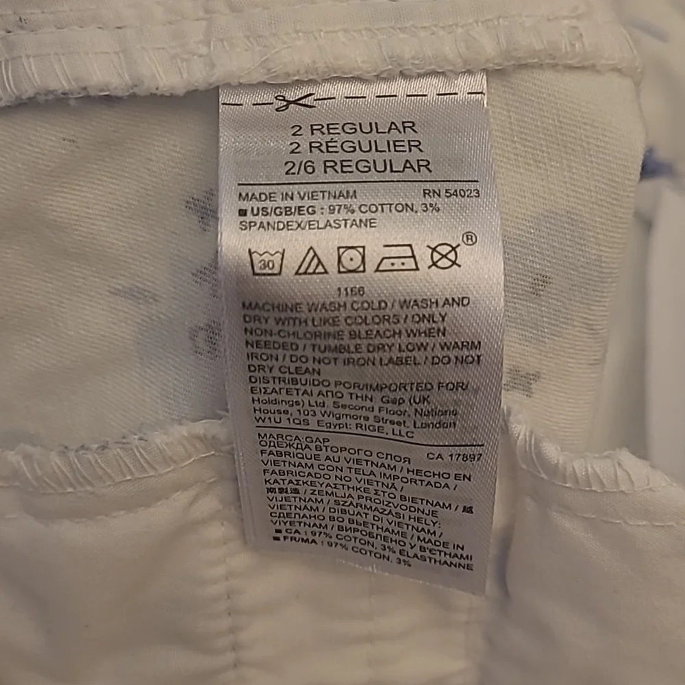 NWOT Khakis by GAP White with Blue Floral Print Pants with Pockets - Picture 10 of 13